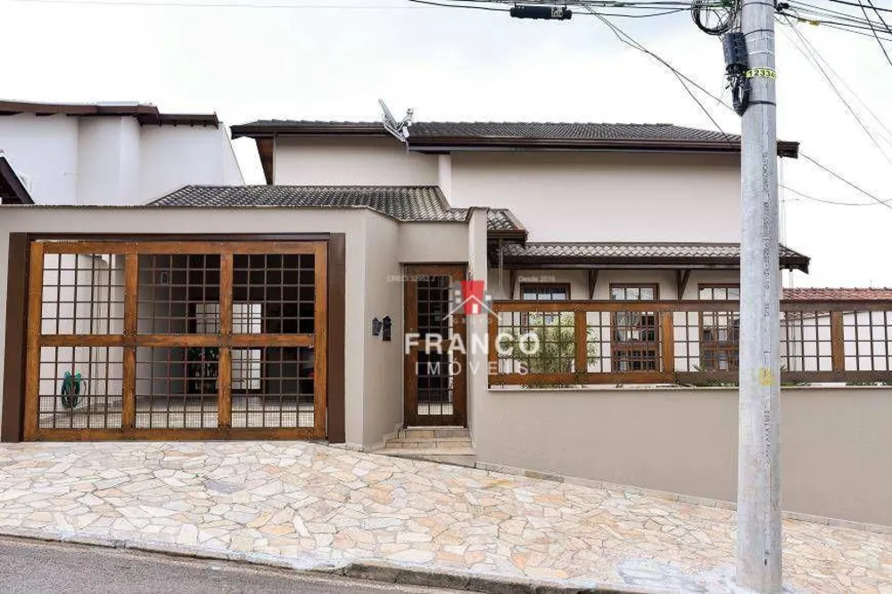 Casa, 3 quartos, 250 m² - Foto 1