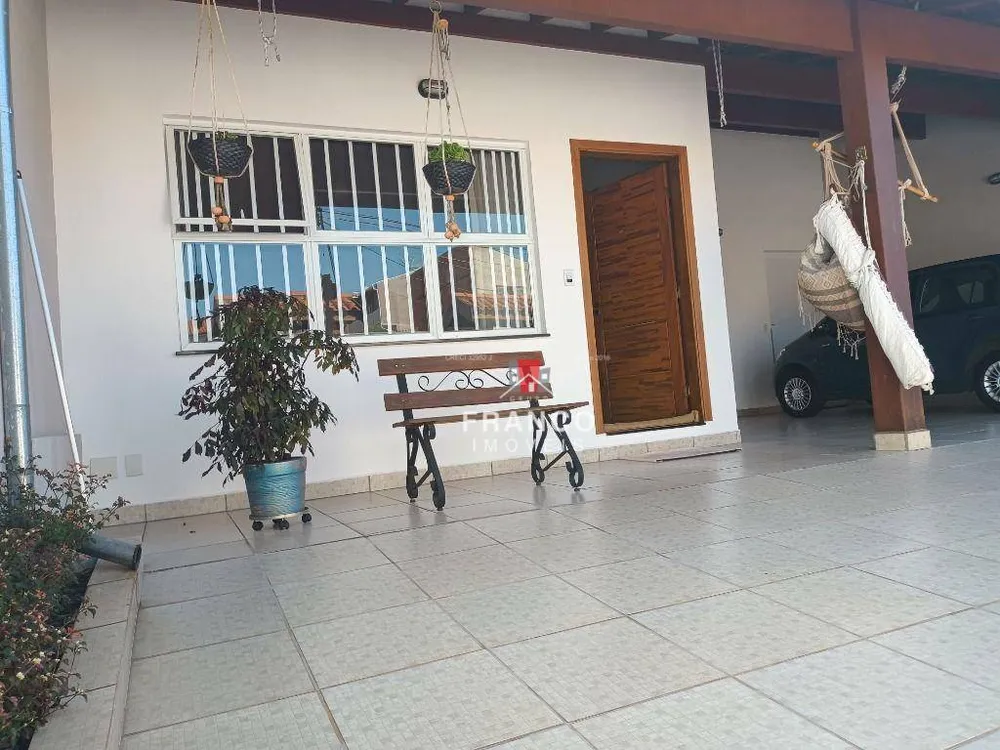 Casa, 3 quartos, 217 m² - Foto 2