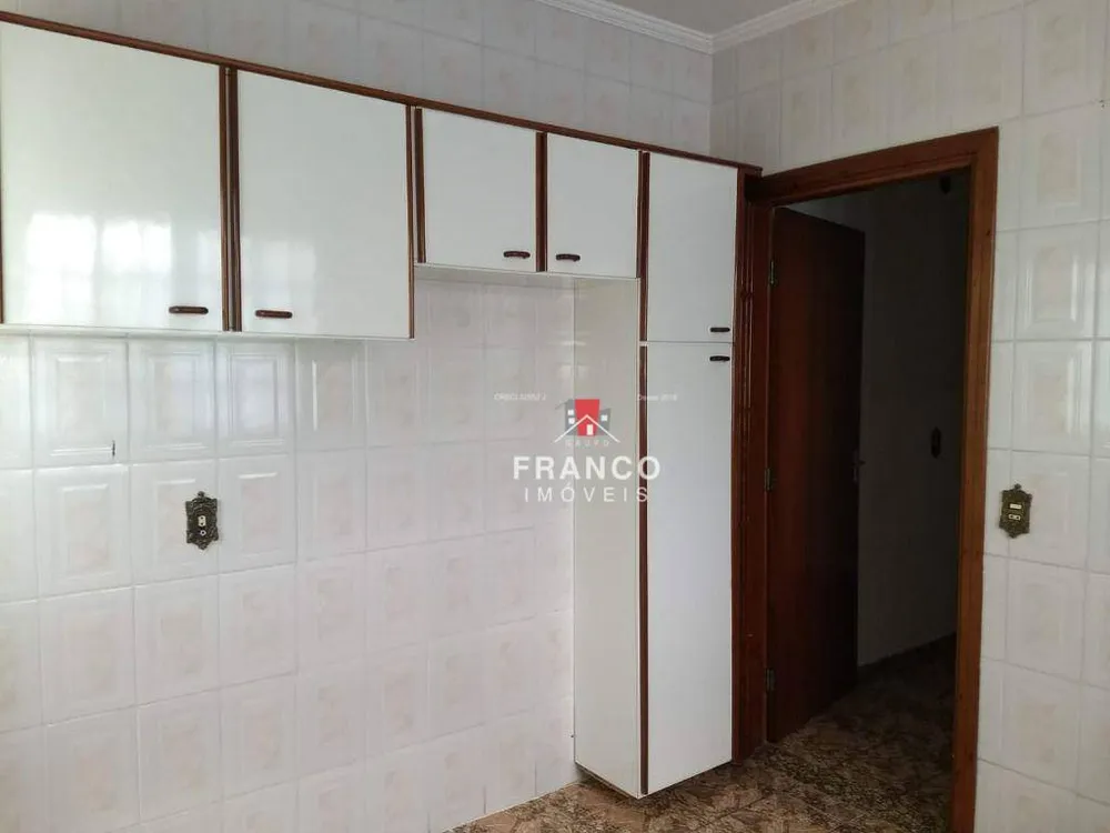 Casa, 3 quartos, 247 m² - Foto 4