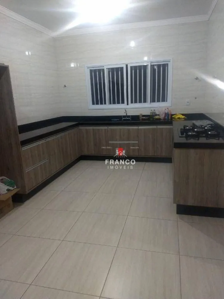 Casa, 3 quartos, 274 m² - Foto 2