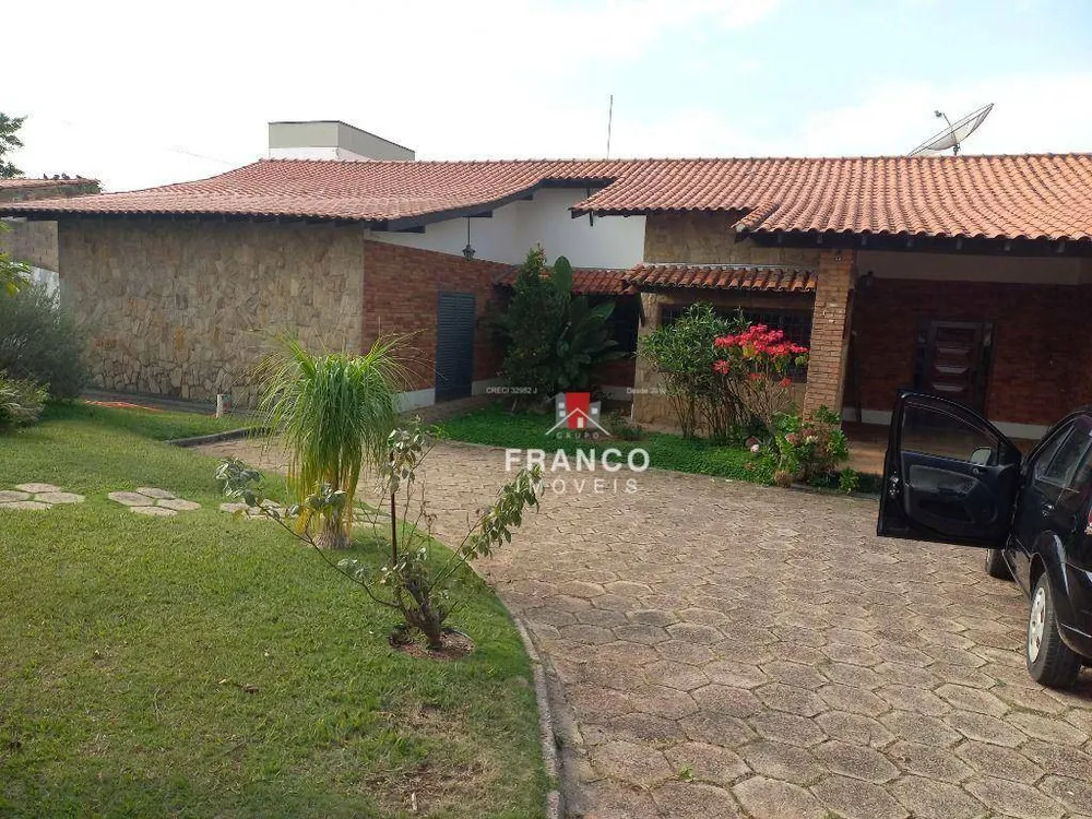 Chácara, 4 quartos, 3500 m² - Foto 1