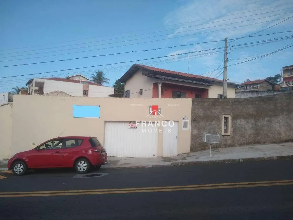 Casa, 3 quartos, 226 m² - Foto 1