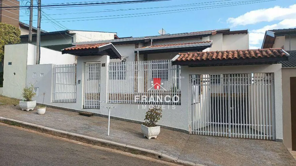 Casa, 4 quartos, 295 m² - Foto 1