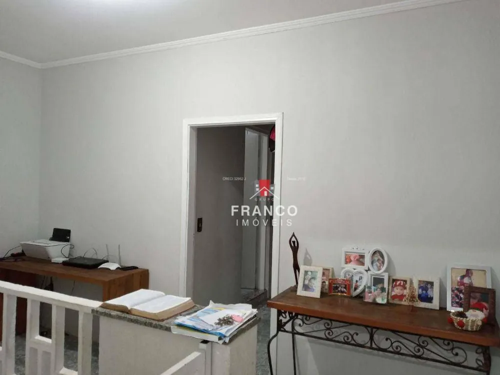 Casa, 3 quartos, 221 m² - Foto 2