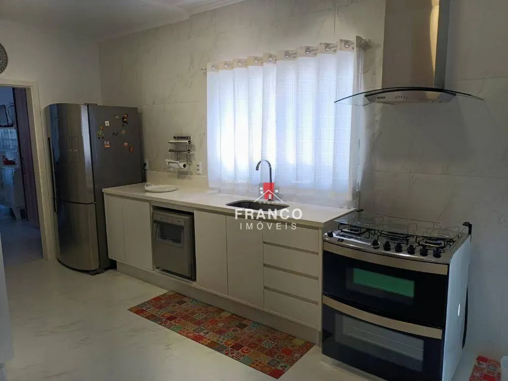 Casa, 3 quartos, 172 m² - Foto 2