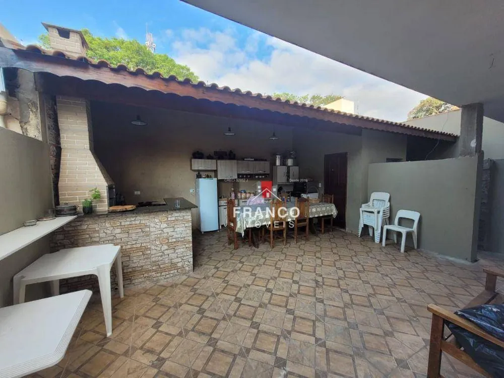 Casa, 4 quartos, 260 m² - Foto 3
