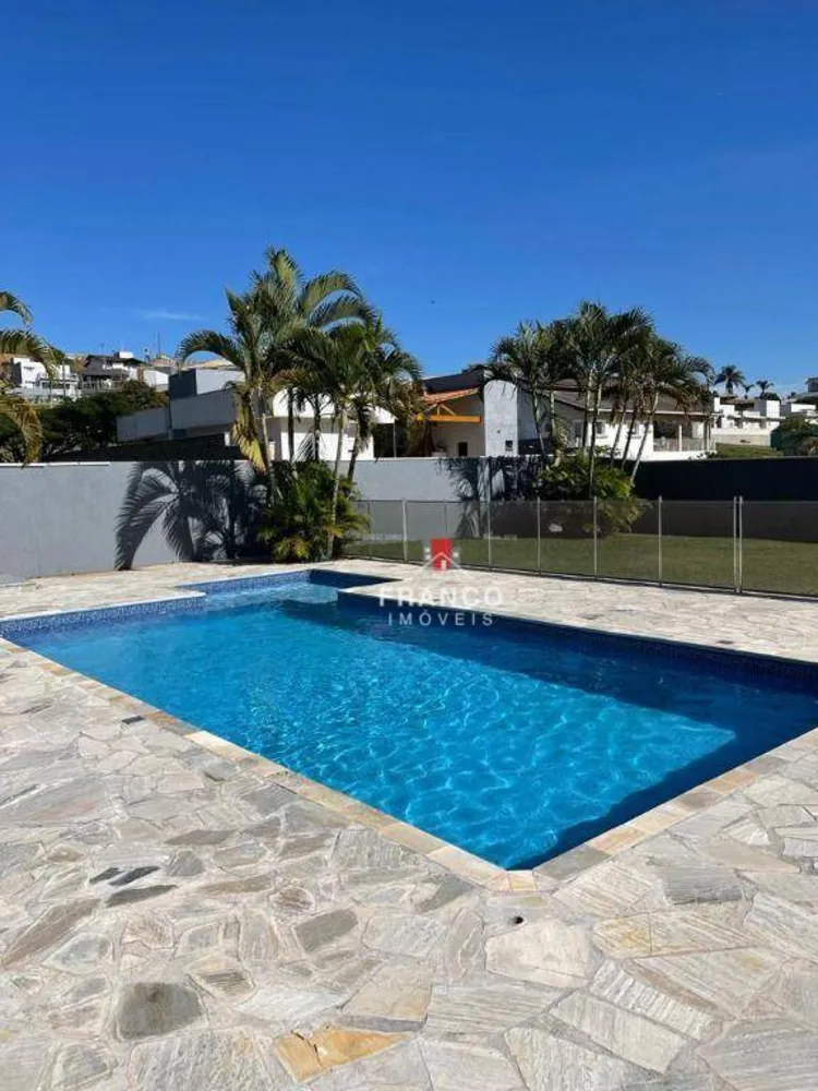 Casa, 3 quartos, 290 m² - Foto 2