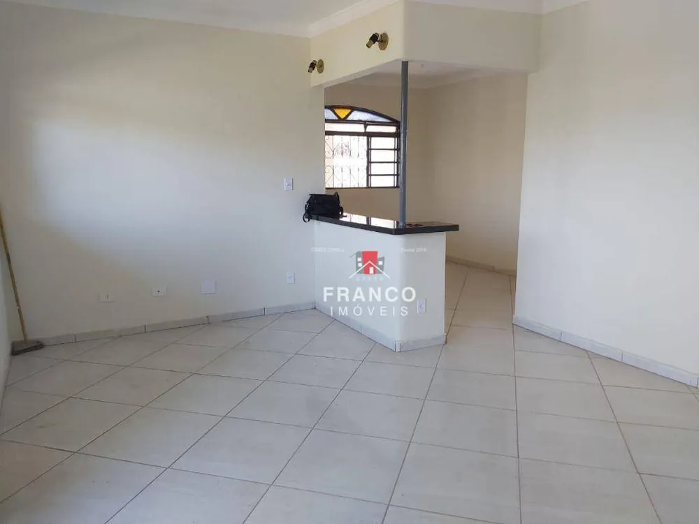 Casa, 6 quartos, 300 m² - Foto 2