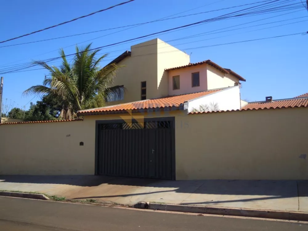 Casa à venda com 3 quartos, 150m² - Foto 1