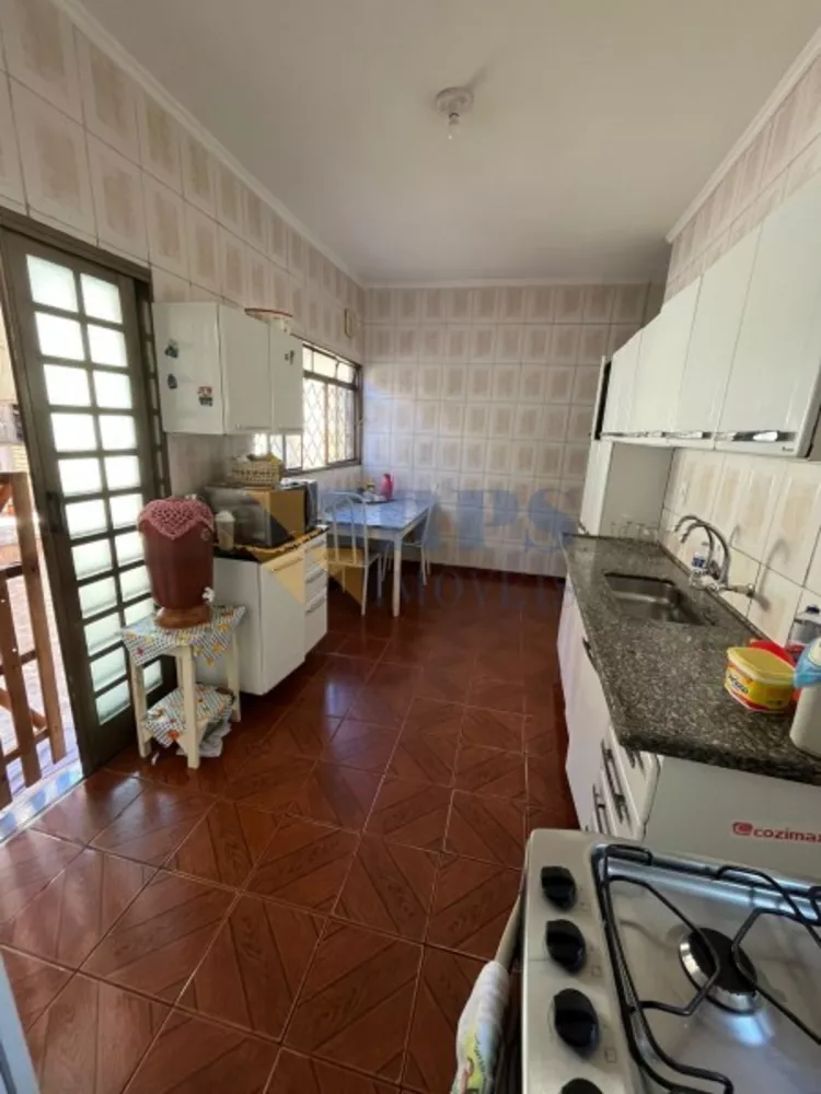 Casa, 4 quartos, 162 m² - Foto 1