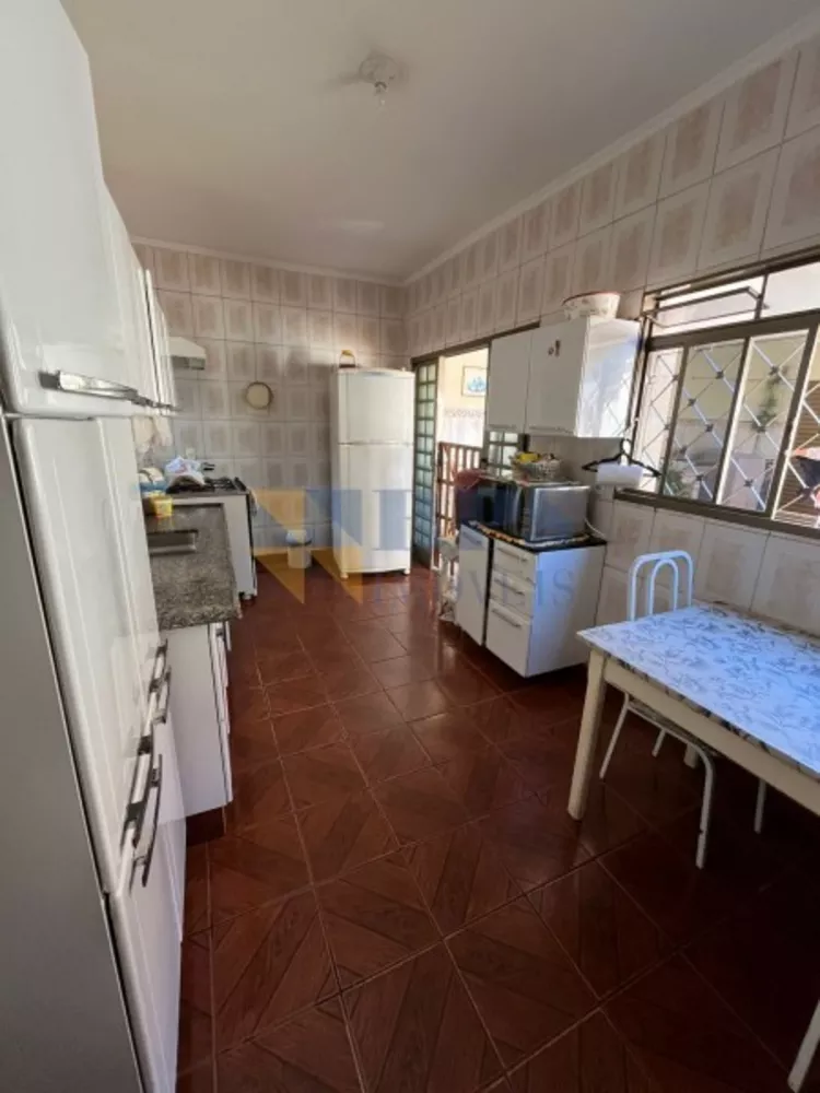 Casa, 4 quartos, 162 m² - Foto 2