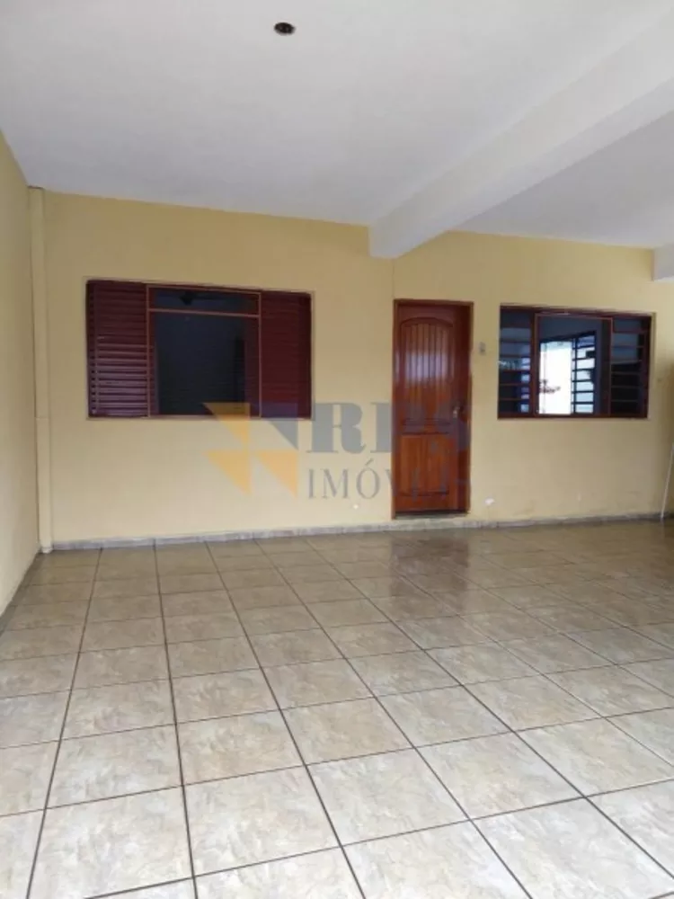 Casa à venda com 4 quartos, 232m² - Foto 1