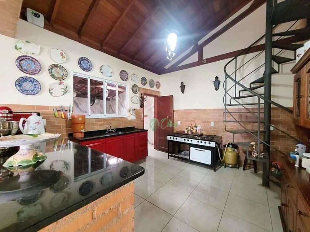 Casa, 4 quartos, 258 m² - Foto 2