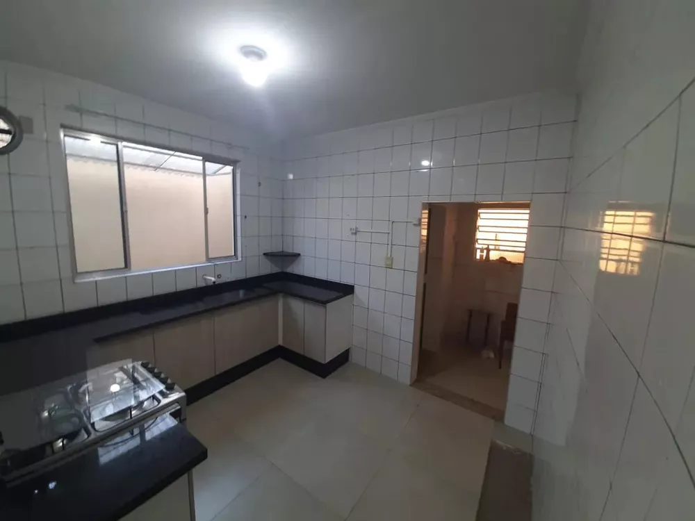 Casa, 5 quartos, 250 m² - Foto 4