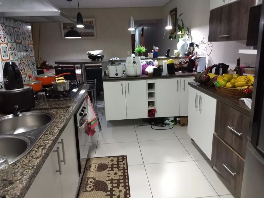 Casa, 3 quartos, 250 m² - Foto 1