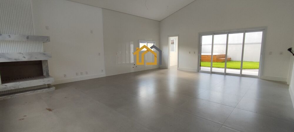 Casa à venda com 3 quartos, 208m² - Foto 4