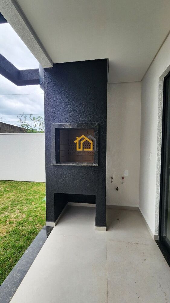 Casa à venda com 3 quartos, 137m² - Foto 1