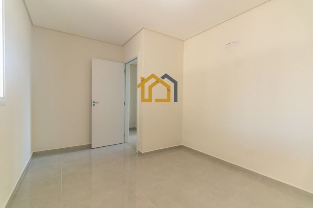 Casa à venda com 4 quartos, 228m² - Foto 2