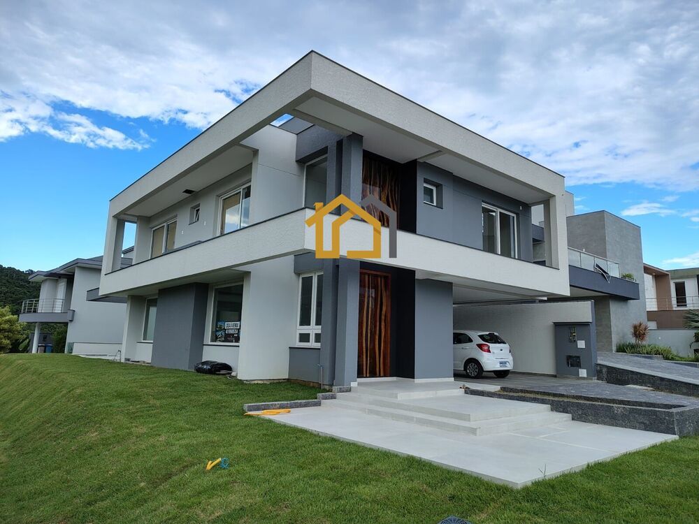 Casa à venda com 4 quartos, 349m² - Foto 1