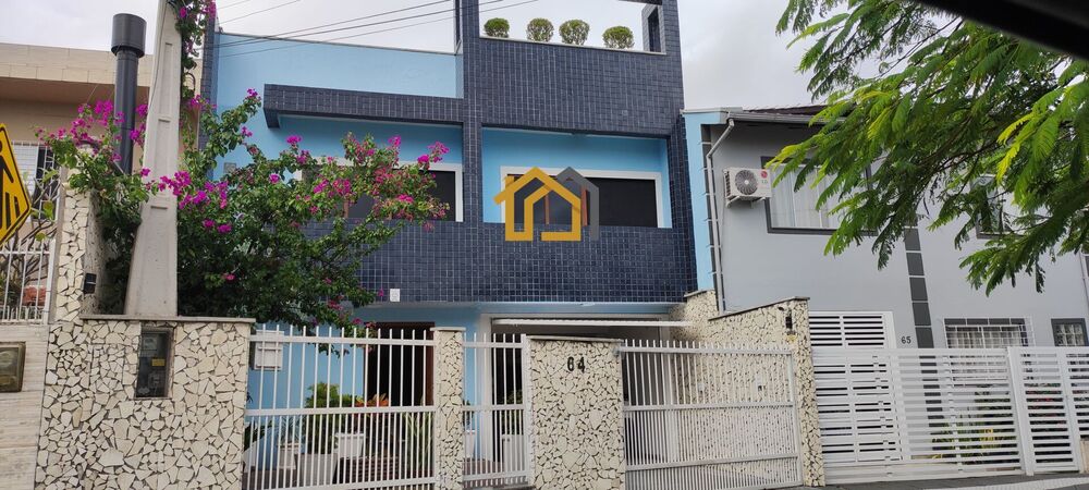 Casa à venda com 3 quartos, 140m² - Foto 1