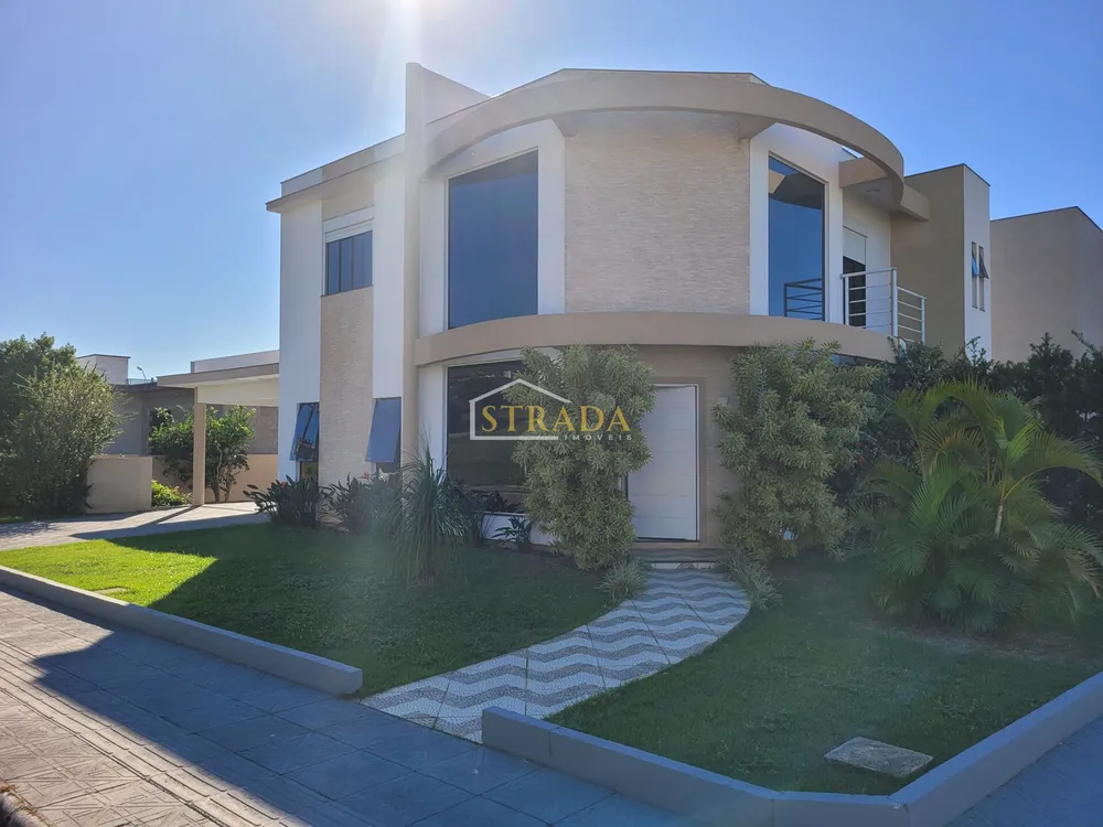 Casa, 4 quartos, 233 m² - Foto 1