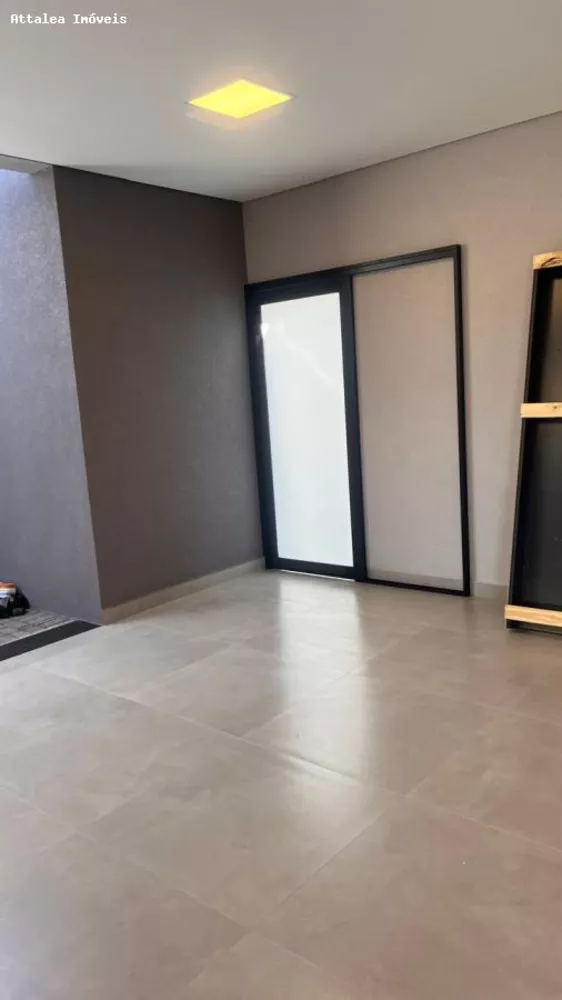 Casa à venda com 3 quartos, 205m² - Foto 2