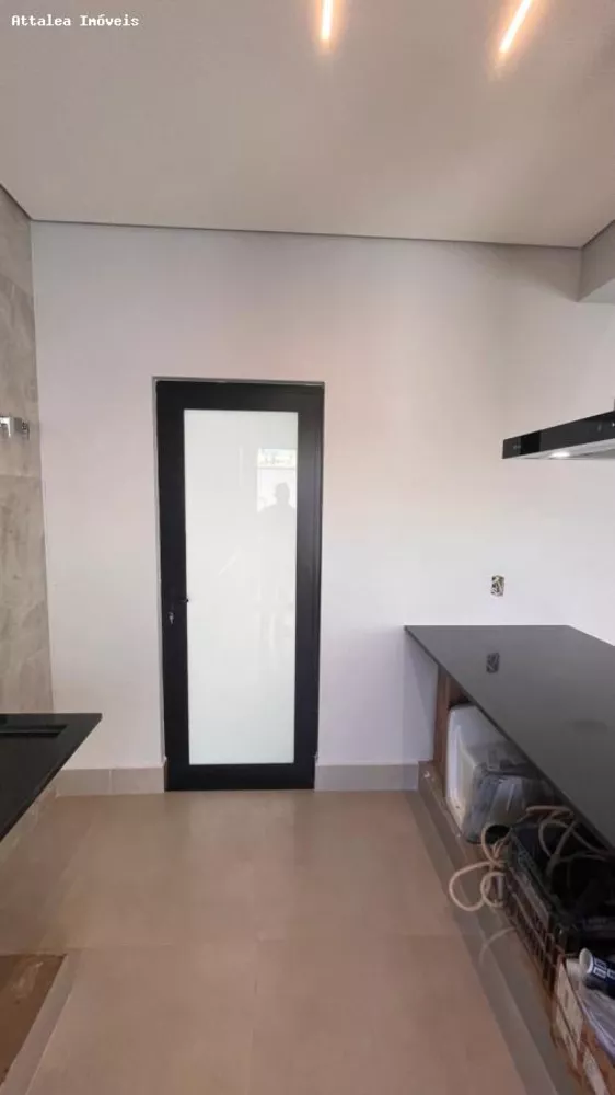 Casa à venda com 3 quartos, 205m² - Foto 6