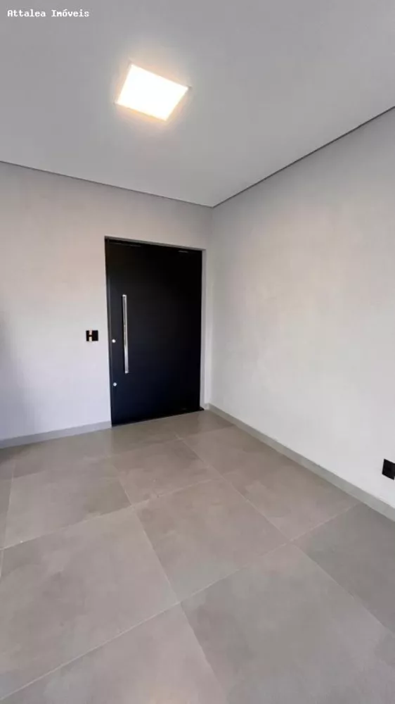 Casa à venda com 3 quartos, 205m² - Foto 1