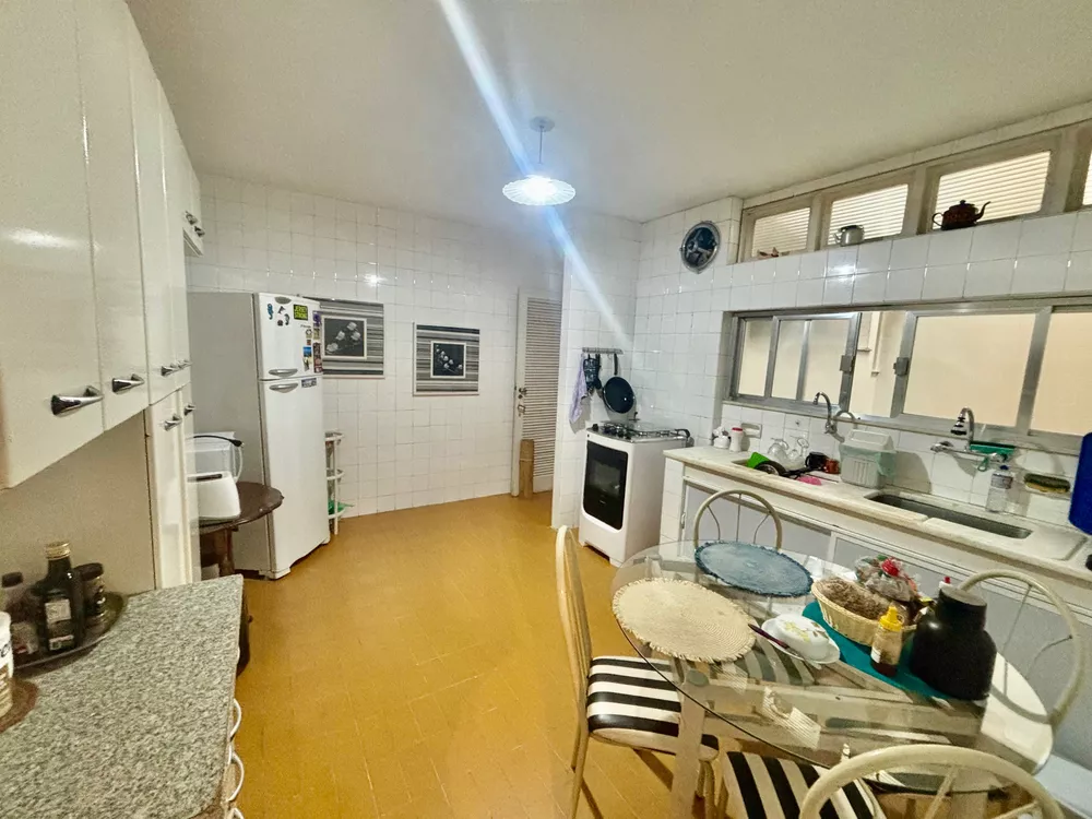 Apartamento à venda com 3 quartos, 150m² - Foto 8