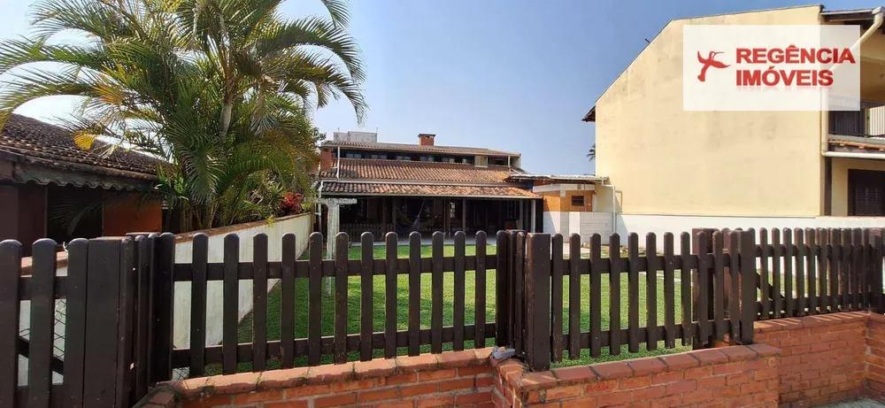 Casa, 6 quartos, 250 m² - Foto 4