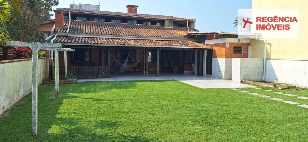 Casa, 6 quartos, 250 m² - Foto 1