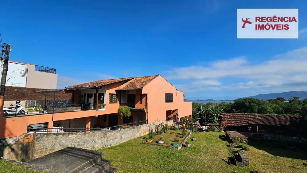 Casa, 3 quartos, 230 m² - Foto 1