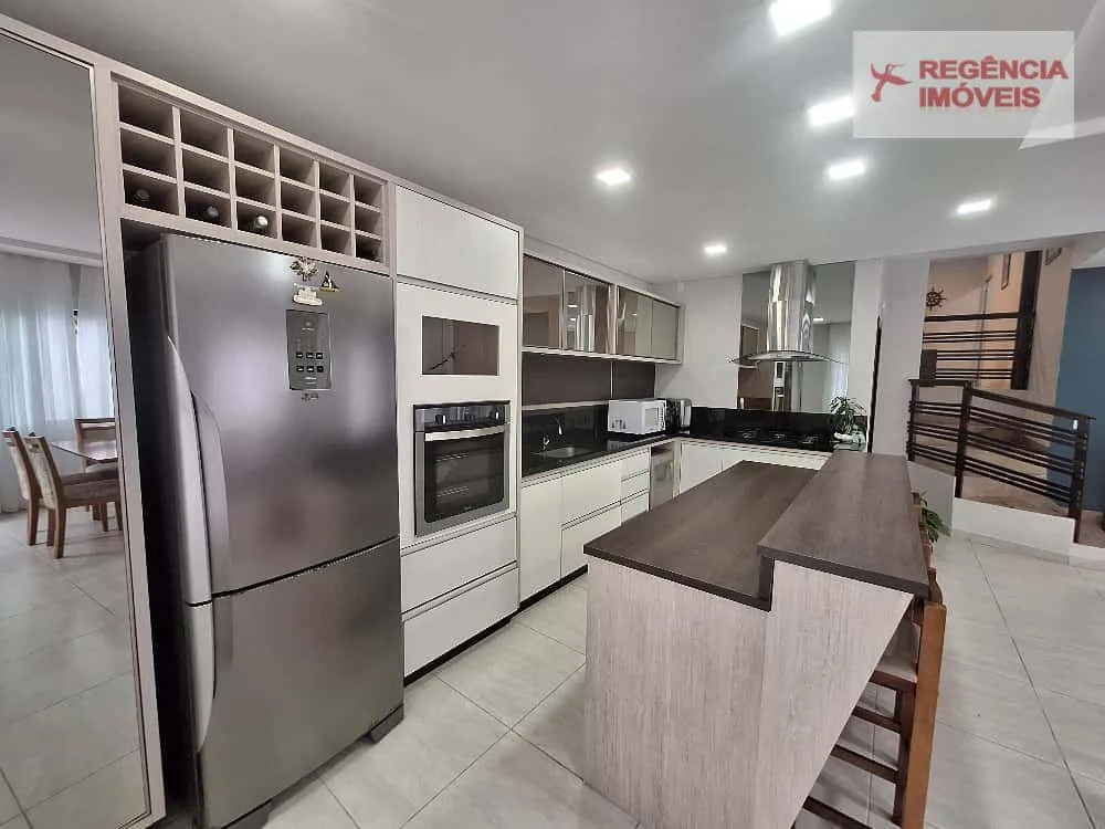 Casa, 4 quartos, 230 m² - Foto 2