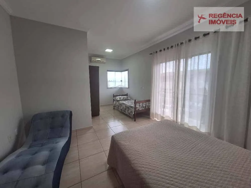 Casa, 4 quartos, 230 m² - Foto 1