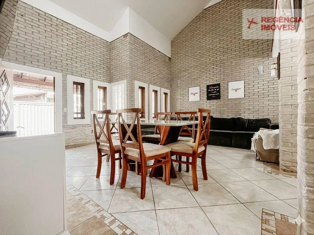 Casa, 4 quartos, 240 m² - Foto 4