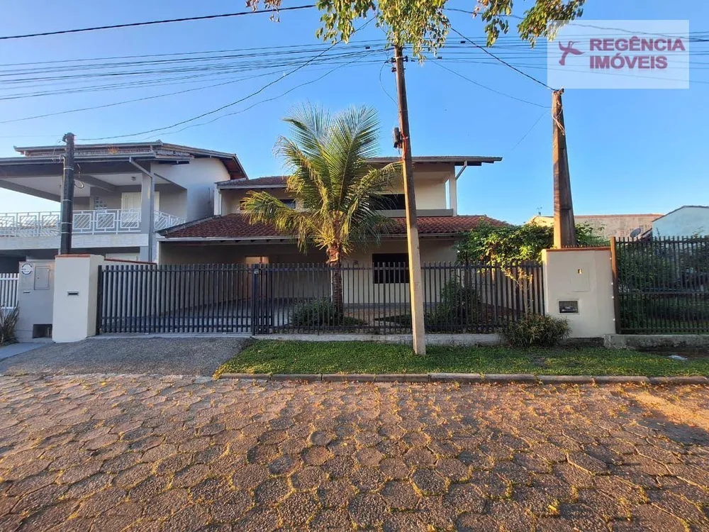 Casa, 4 quartos, 230 m² - Foto 1