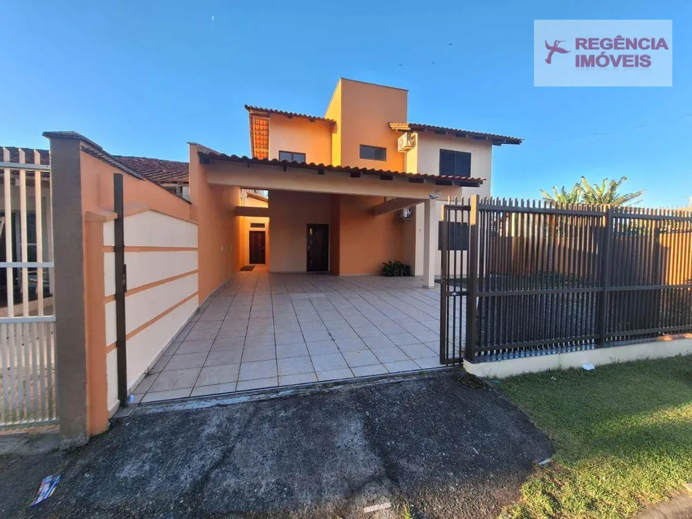 Casa, 4 quartos, 240 m² - Foto 1