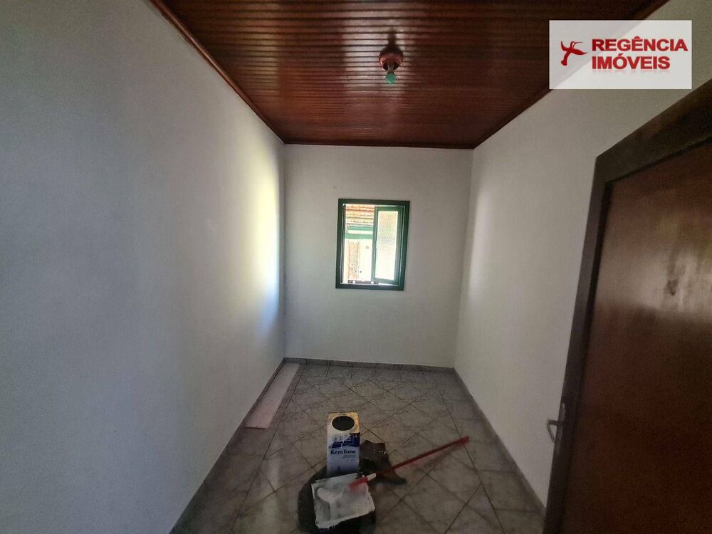 Casa à venda com 4 quartos, 150m² - Foto 3
