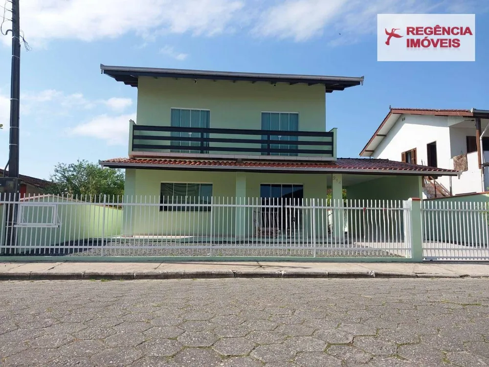 Casa, 5 quartos, 198 m² - Foto 1