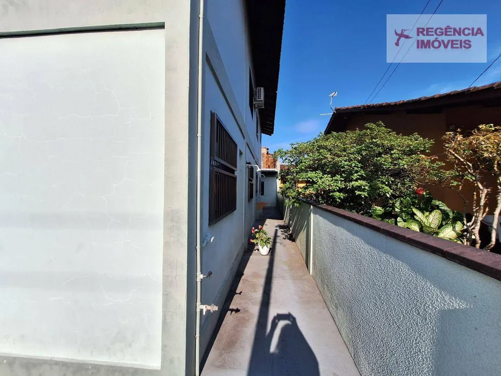 Casa, 8 quartos, 295 m² - Foto 3