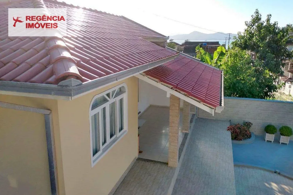 Casa, 4 quartos, 242 m² - Foto 1