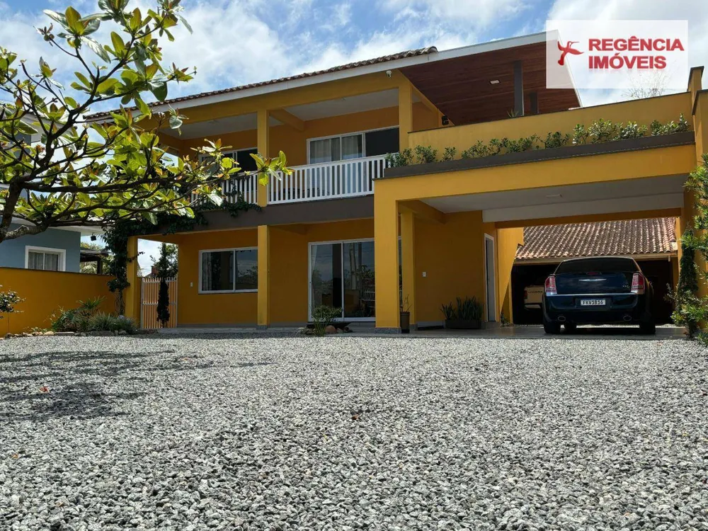Casa, 4 quartos, 240 m² - Foto 1