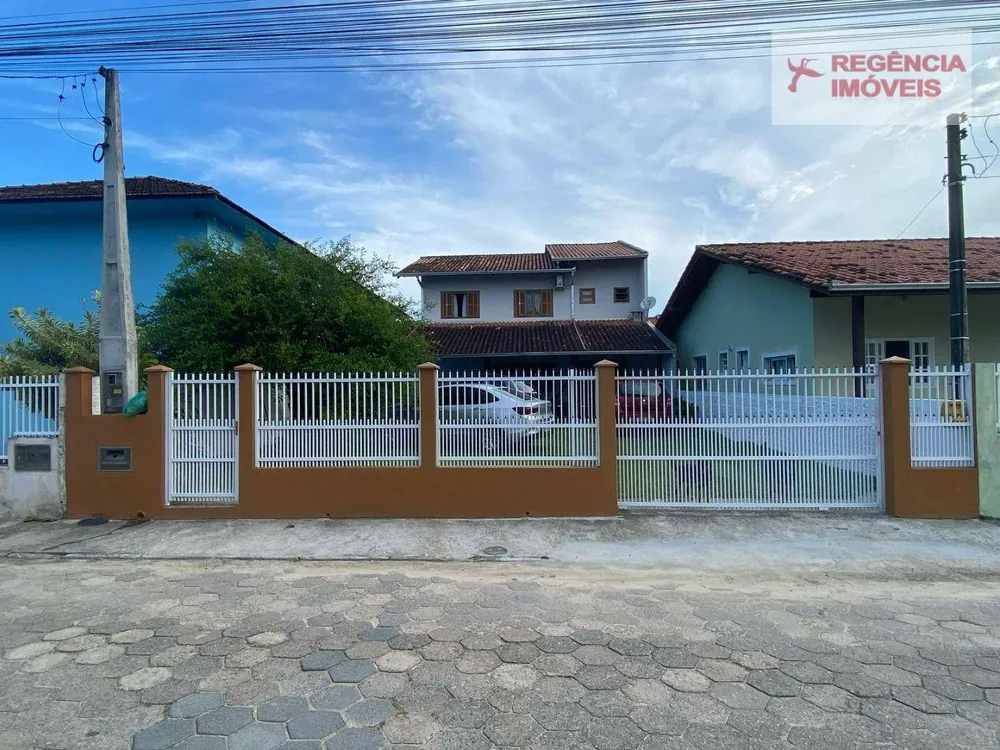 Casa, 6 quartos, 221 m² - Foto 1