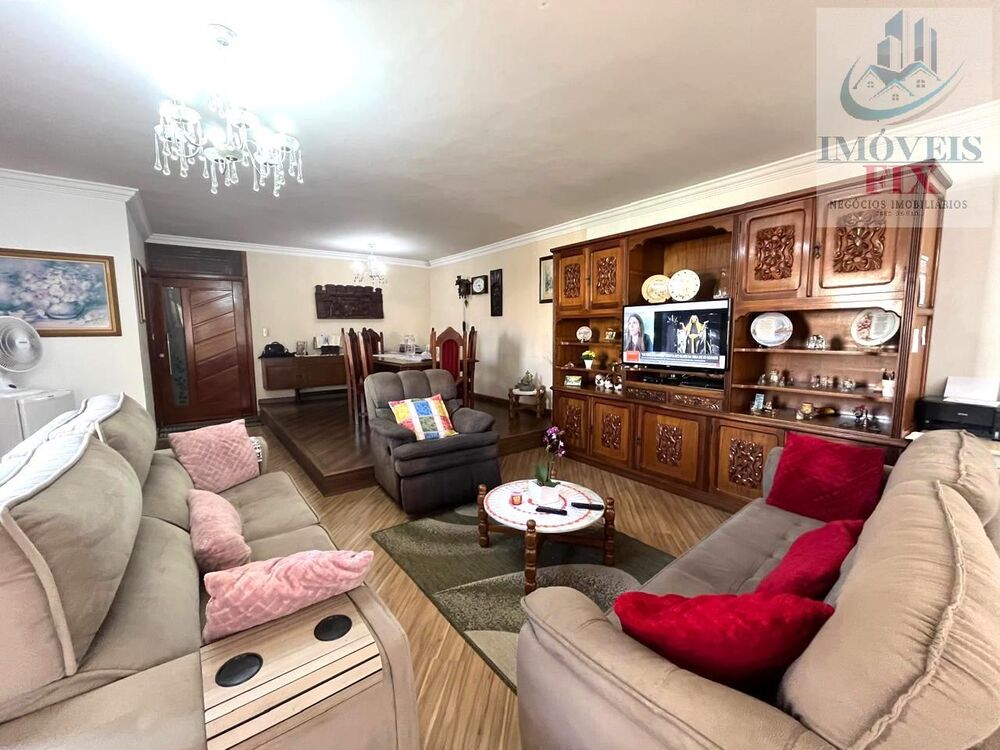 Casa, 4 quartos, 258 m² - Foto 1