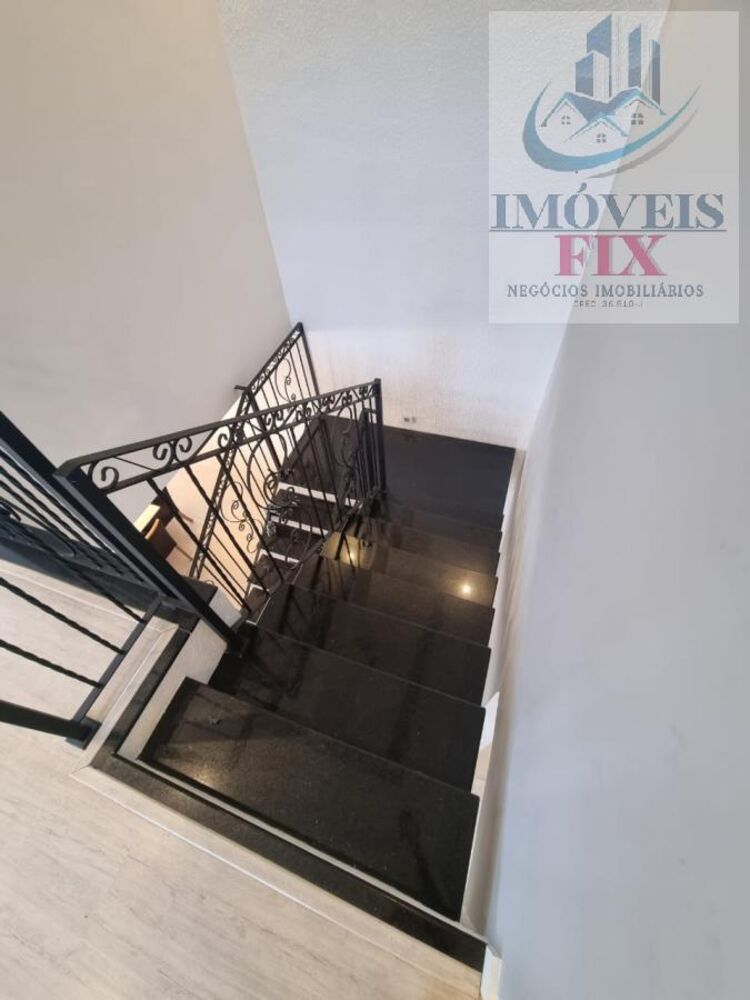 Casa para alugar com 4 quartos, 285m² - Foto 3