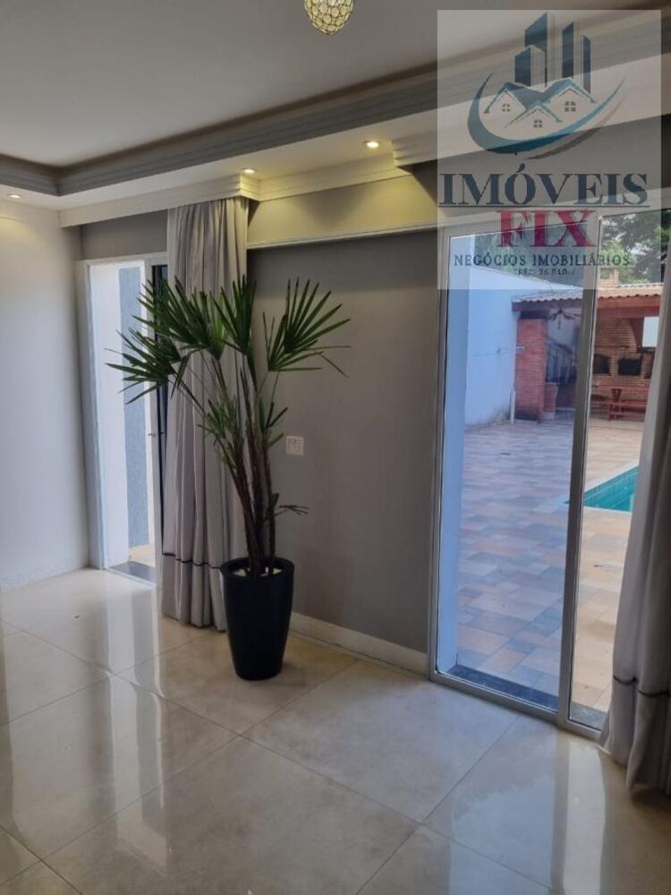 Casa para alugar com 4 quartos, 285m² - Foto 1