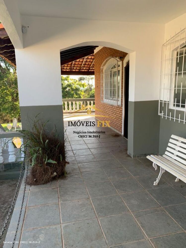 Chácara à venda com 4 quartos, 618m² - Foto 1