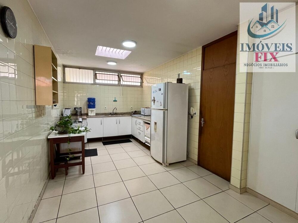 Casa à venda com 5 quartos, 376m² - Foto 5