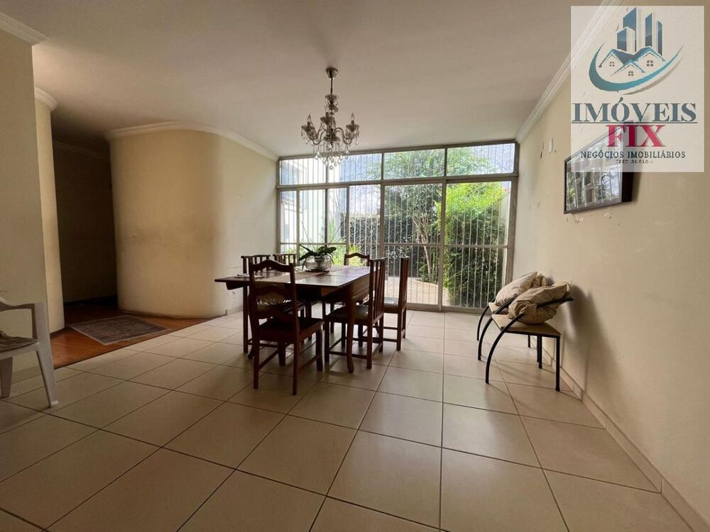 Casa à venda com 5 quartos, 376m² - Foto 2