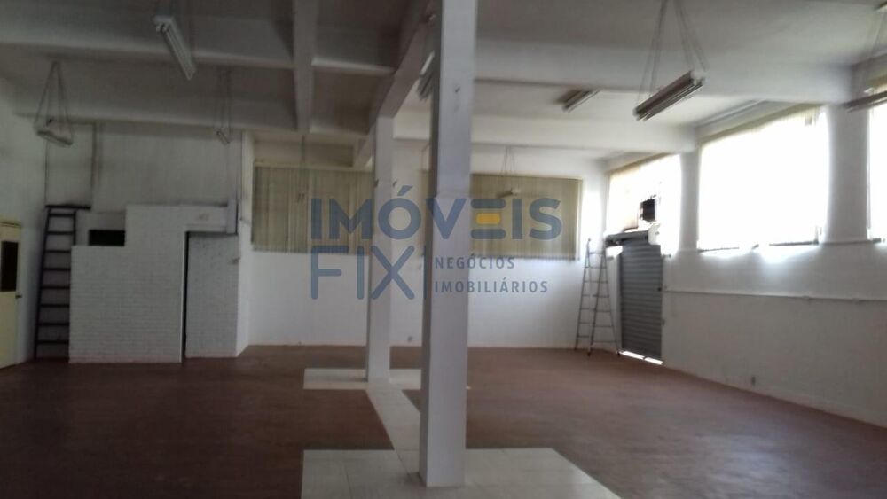 Conjunto Comercial-Sala para alugar com 3 quartos, 300m² - Foto 1
